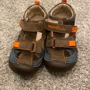 Momo baby Velcro blue and brown with orange accent flex sole size 7 toddler